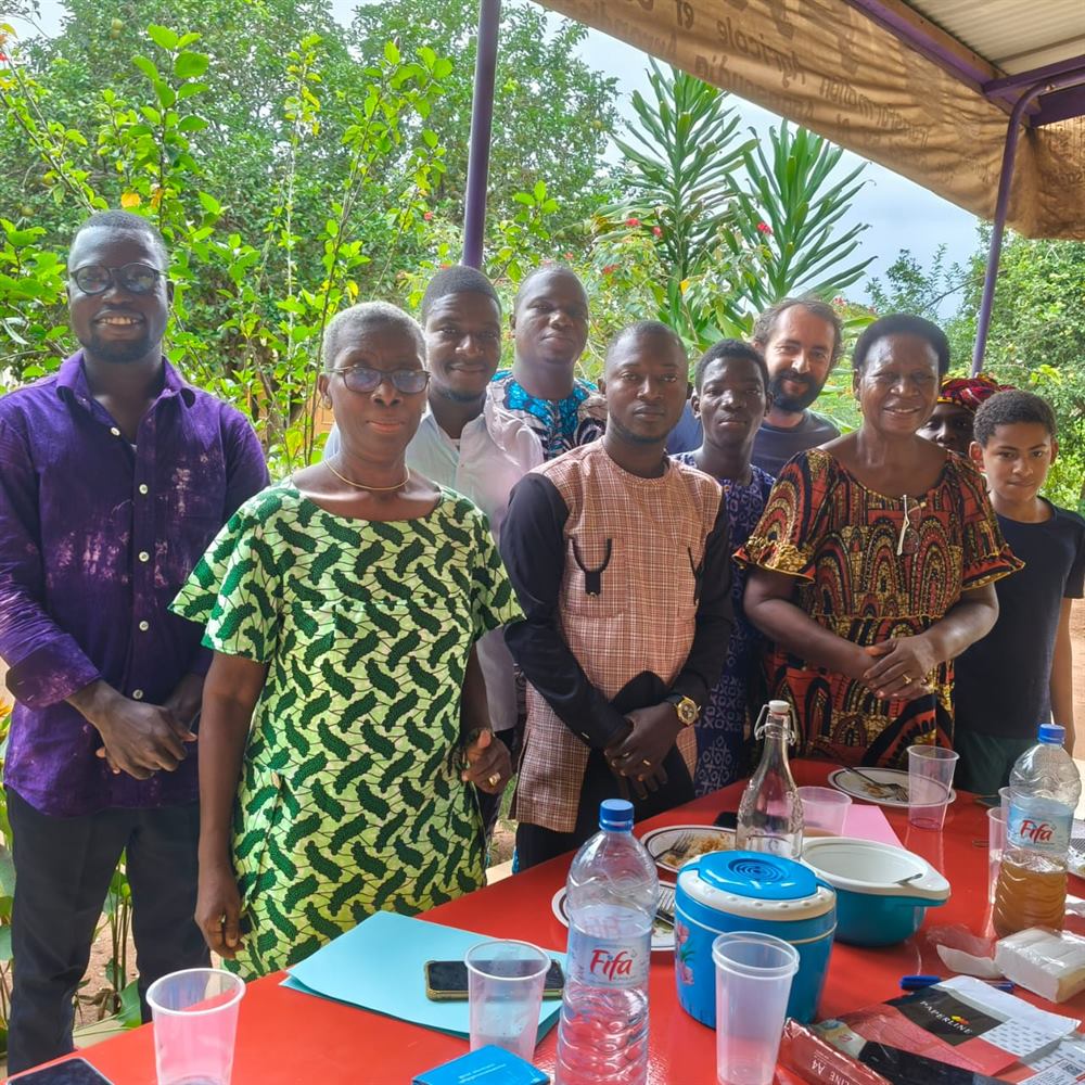 Les membres réunis lors de l'Assemblée Générale Constitutive, au Jardin Joseph d'Agonssoudja